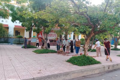 LAO ĐỘNG CỘNG ĐỒNG CHUNG TAY XÂY DỰNG NGÔI TRƯỜNG XANH, SẠCH, ĐẸP, HẠNH PHÚC